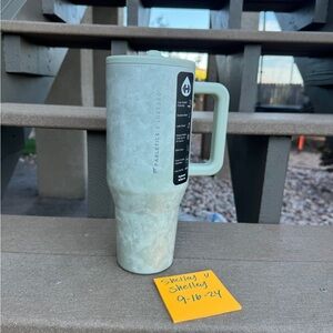 NWT Hydrojug Dried Sage Fabletics Traveler 40 Oz  *Limited Edition